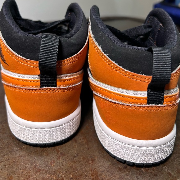 Nike Jordan AJ 1 Mid “Shattered Backboard” Black, Starfish (Orange), White Youth - Picture 13 of 15